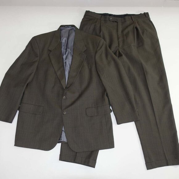 Innocenti by Tom James Men's 2 Button Suit Size 44 Regular 40 x 30 Green Plaid